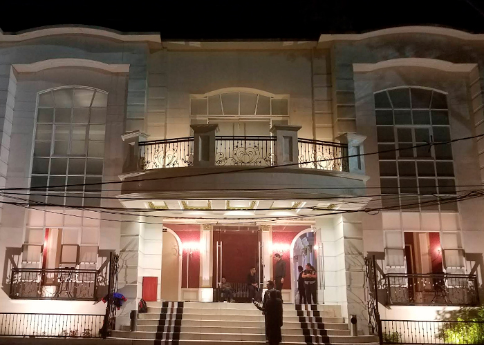 SALON-1